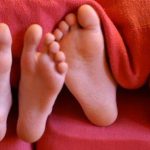 waarom je je voeten moet masseren voor het slapen